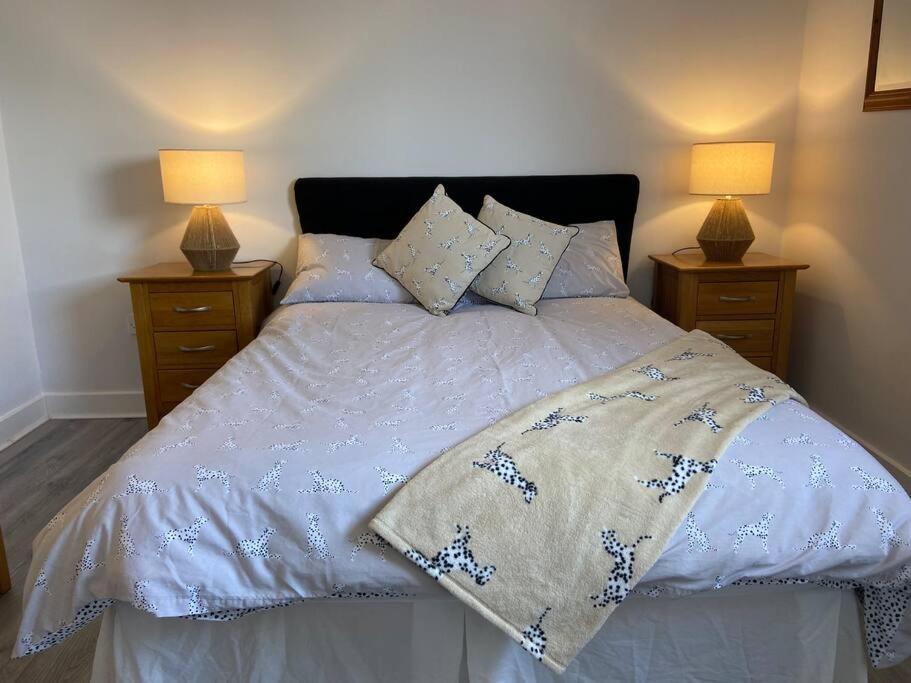 Postel nebo postele na pokoji v ubytování Vera’s Penthouse