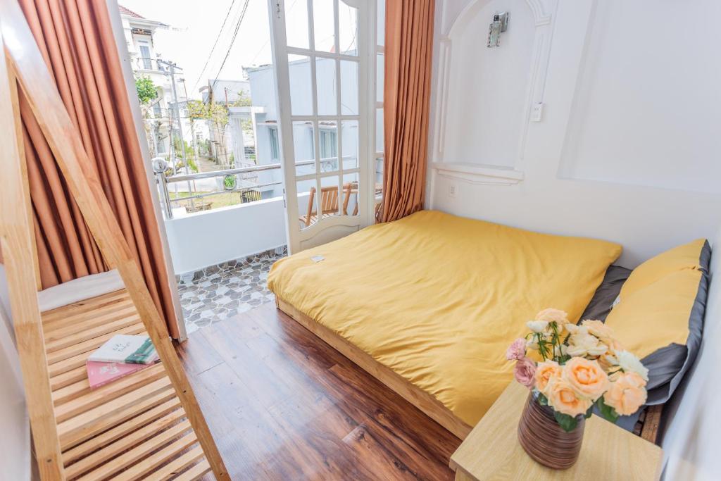 Postel nebo postele na pokoji v ubytování CSLTDL Địa Du