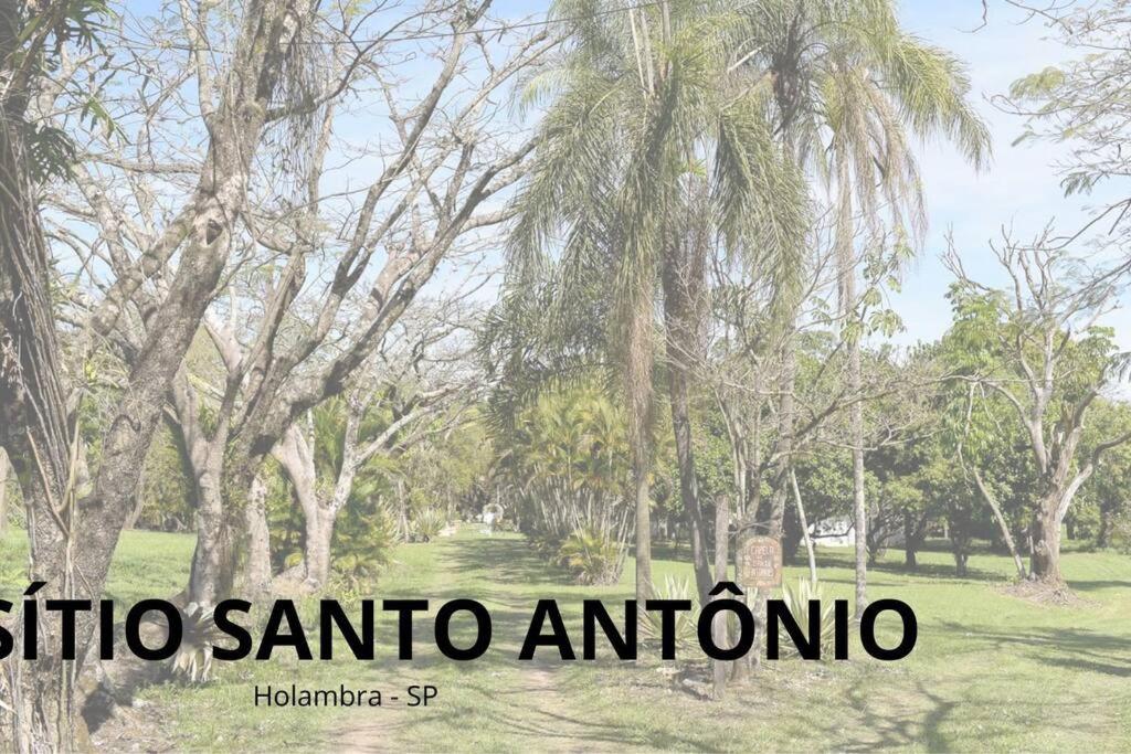uma imagem de um parque com árvores e as palavras santiago antino em Holambra e a natureza rural em Holambra
