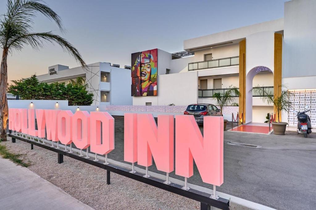 un cartello che legge "mood inn" di fronte a un edificio di Hollywood Inn Faliraki - Adults Only a Faliraki