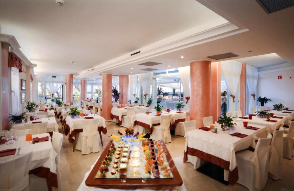 Restaurace v ubytování Hotel Adria sul Mare