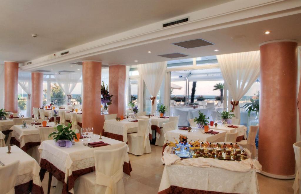 Restaurace v ubytování Hotel Adria sul Mare