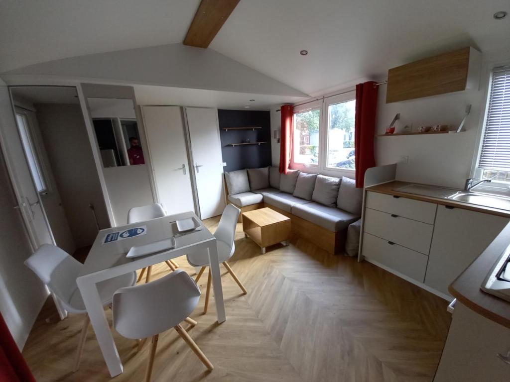 Kuchyň nebo kuchyňský kout v ubytování mobile home for you Les Rives de Condrieu