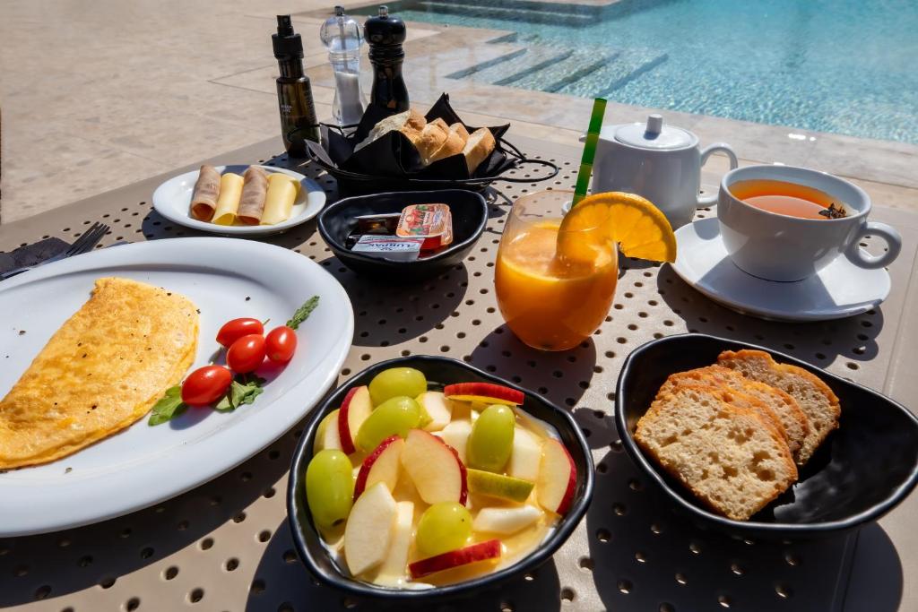 Comida en o cerca de este apartahotel