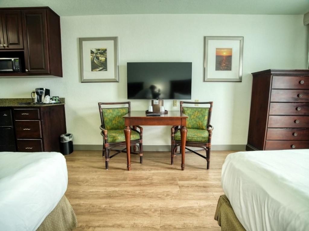Treasure Island Hotel and Marina - Queen Room With Two Queen Beds And Pool View - Non-Smoking