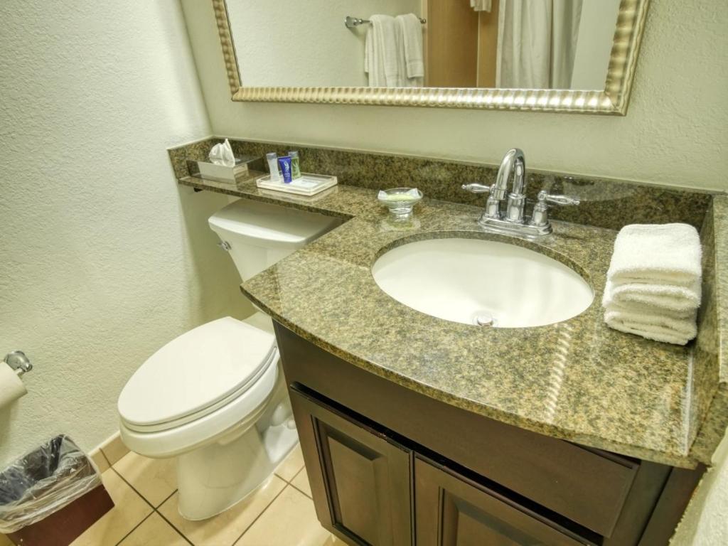 Treasure Island Hotel and Marina - Queen Room With Two Queen Beds And Marina View - Non-Smoking
