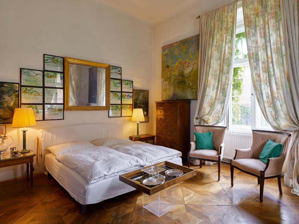 Postel nebo postele na pokoji v ubytování Schloss Hollenburg Aparte Apartments