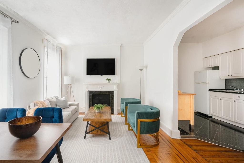 61-2C Prime UES 2BR Newly furnished best value - Apartment