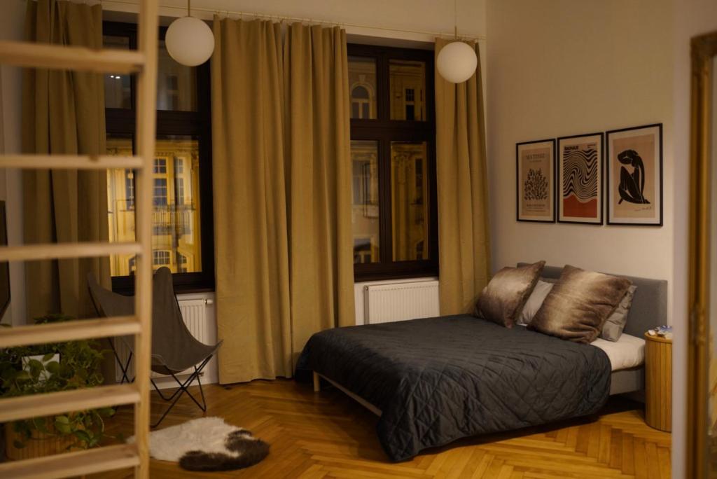 a small bedroom with a bed and a window at Art Apartment Bydgoszcz in Bydgoszcz