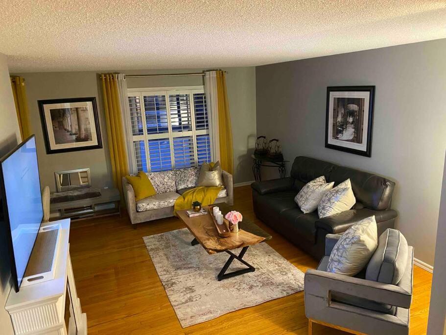 Gallery image of Lovely Home Away Near YYZ Airport in Mississauga