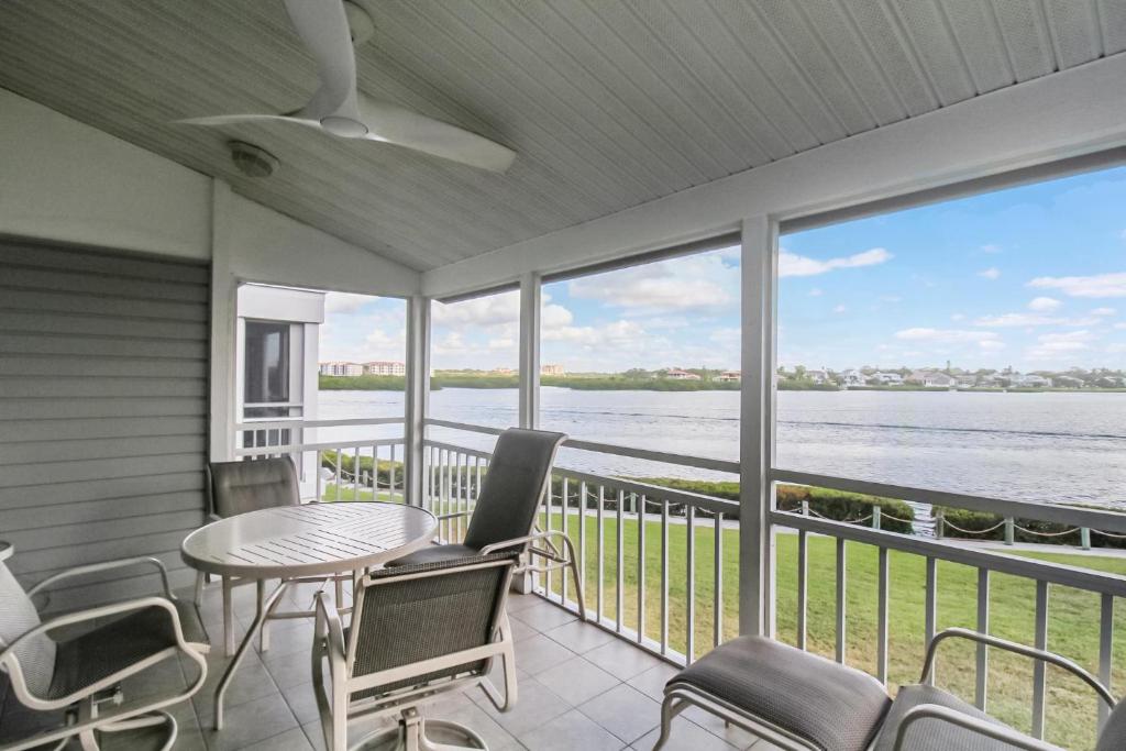 Gulf & Bay Bayside 1368, Siesta Key (updated prices 2024)