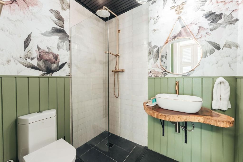 Koupelna v ubytování Atelier Skalo Boutique Hotel