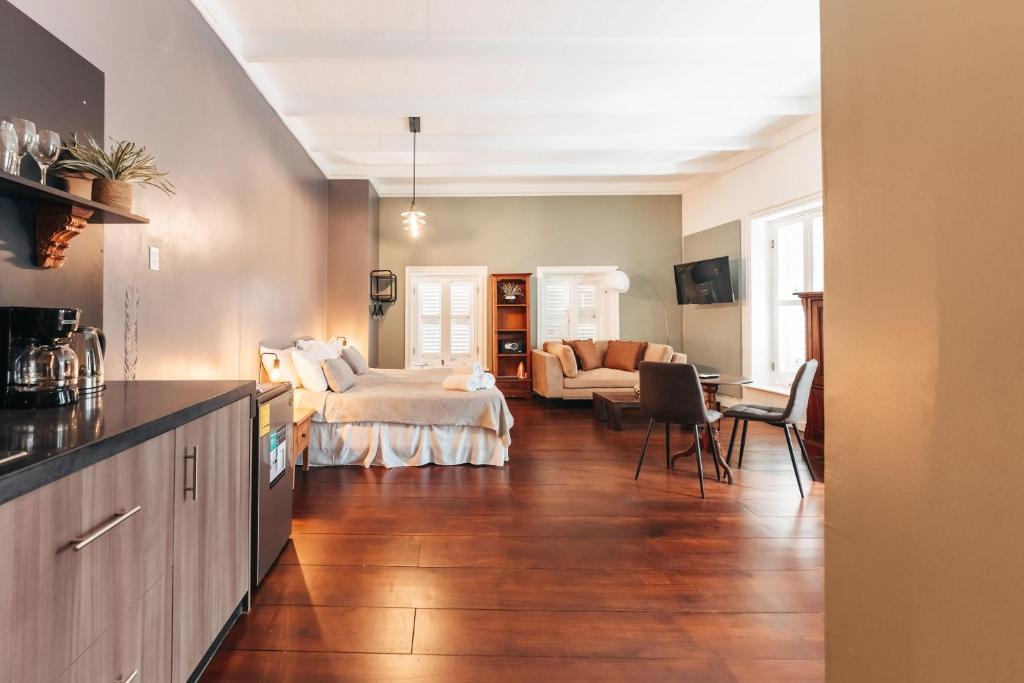 TV a/nebo společenská místnost v ubytování Atelier Skalo Boutique Hotel