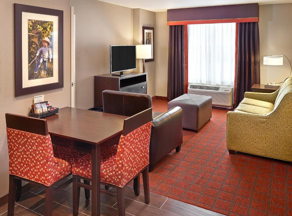 Homewood Suites Calgary Airport - Resim 34