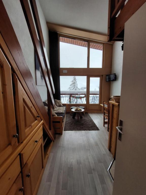 Część wypoczynkowa w obiekcie RESIDENCE LE RUITOR Duplex dernier étage vue panoramique piscine chauffée en été classé 4 Cristaux Paradiski