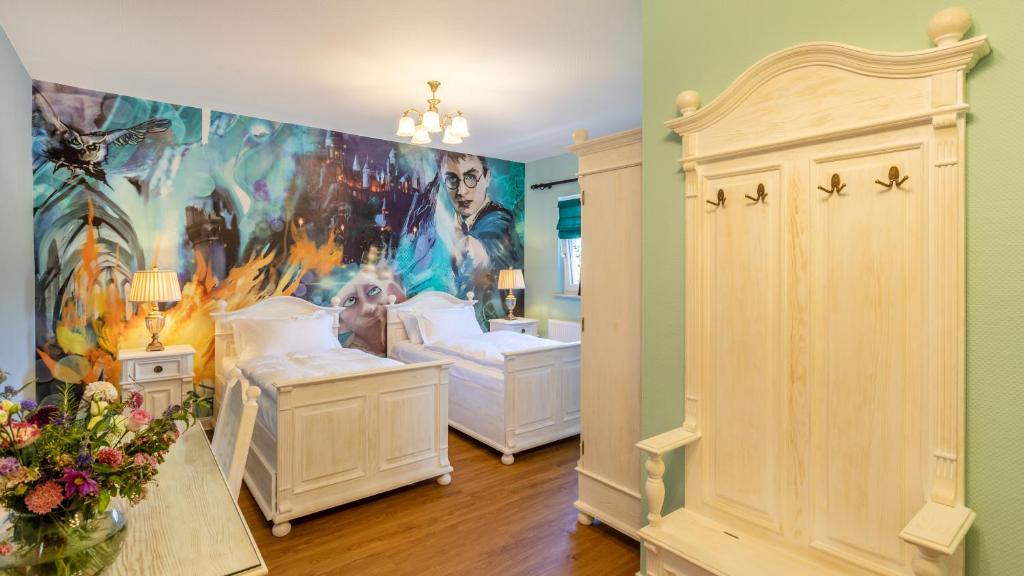 The Little Britain Inn Themed Hotel One of a Kind In Europe - Chambre Harry Potter