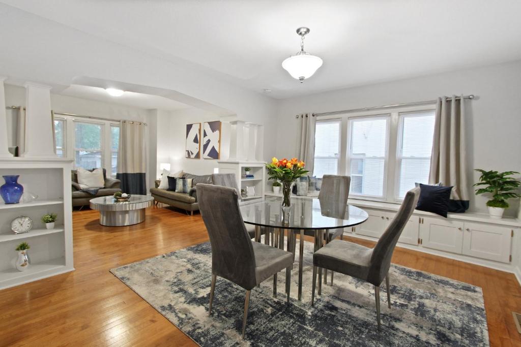 Burrell Bay Upscale 2Bed Unit, Milwaukee (updated prices 2024)