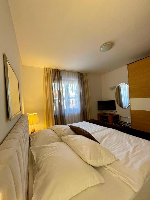 Aparthotel Gaja - One-Bedroom Apartment With Patio
