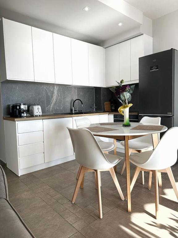 Kuchyň nebo kuchyňský kout v ubytování NOVA Sea View Apartments