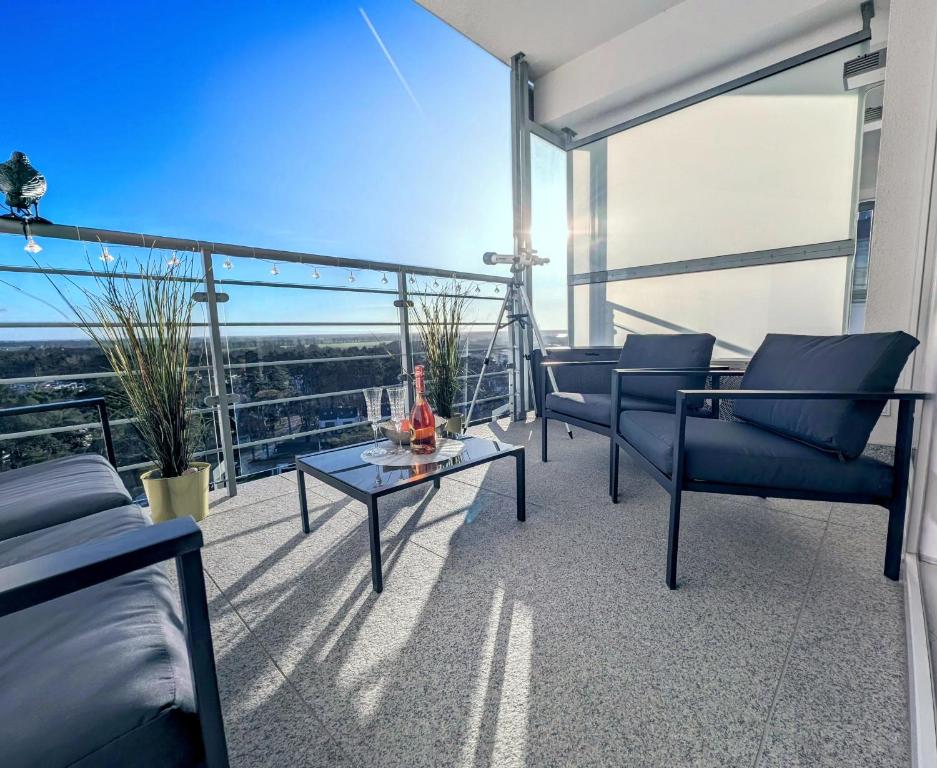 Μπαλκόνι ή βεράντα στο Royal Suite, 50 meters to Beach, 10th Floor, Panoramic View, Parking, Active & Spa