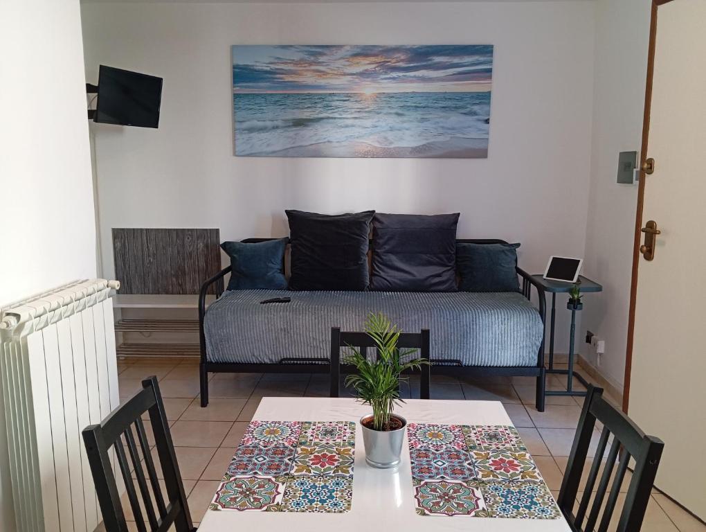 a living room with a table and a couch at Sunrise in Monterotondo