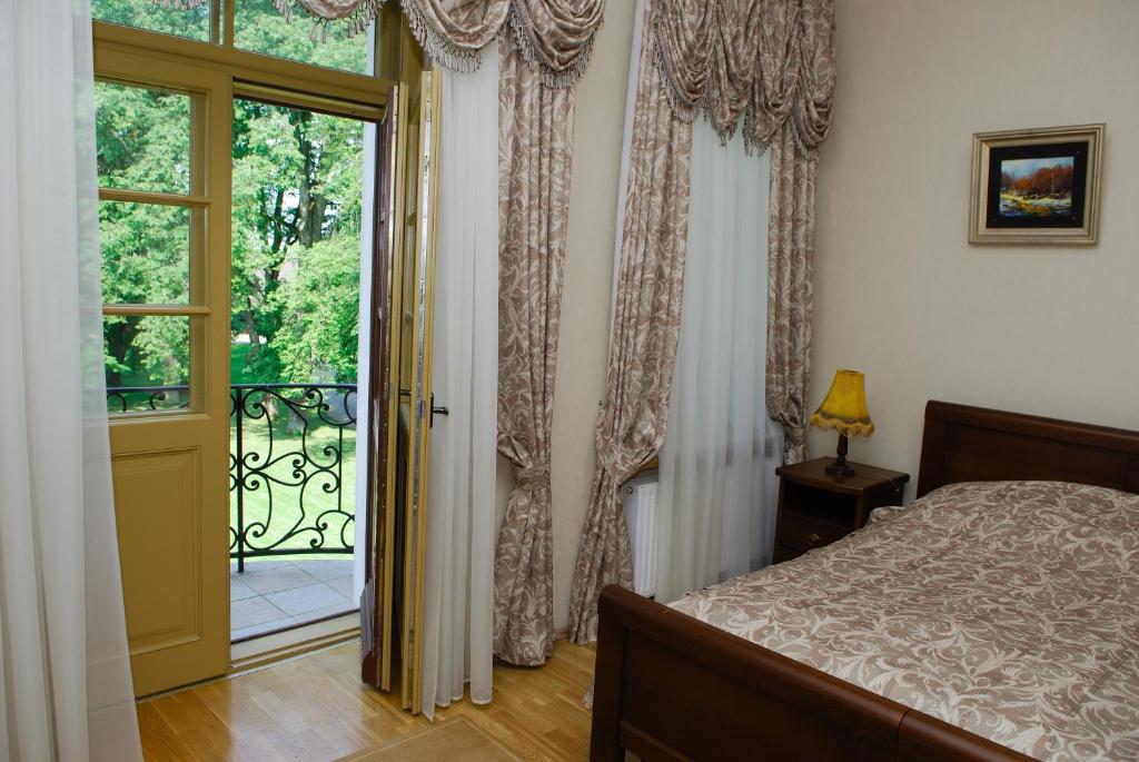 Postel nebo postele na pokoji v ubytování Sventes Muiža