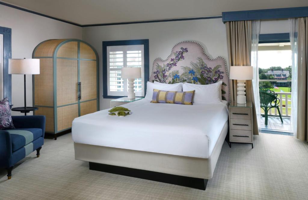 Jekyll Island Club Resort客房内的一张或多张床位