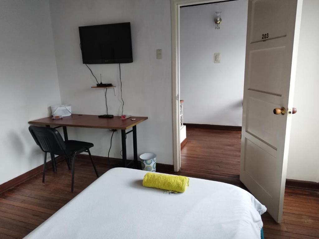 Postel nebo postele na pokoji v ubytování Casa en Bogotá ubicada en zona central