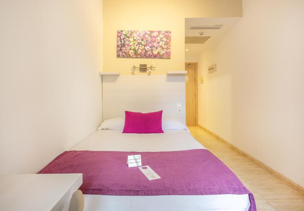 Postel nebo postele na pokoji v ubytování FLOR los Almendros Hotel