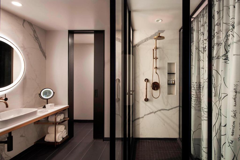 Hotel EMC2, Autograph Collection - King Room