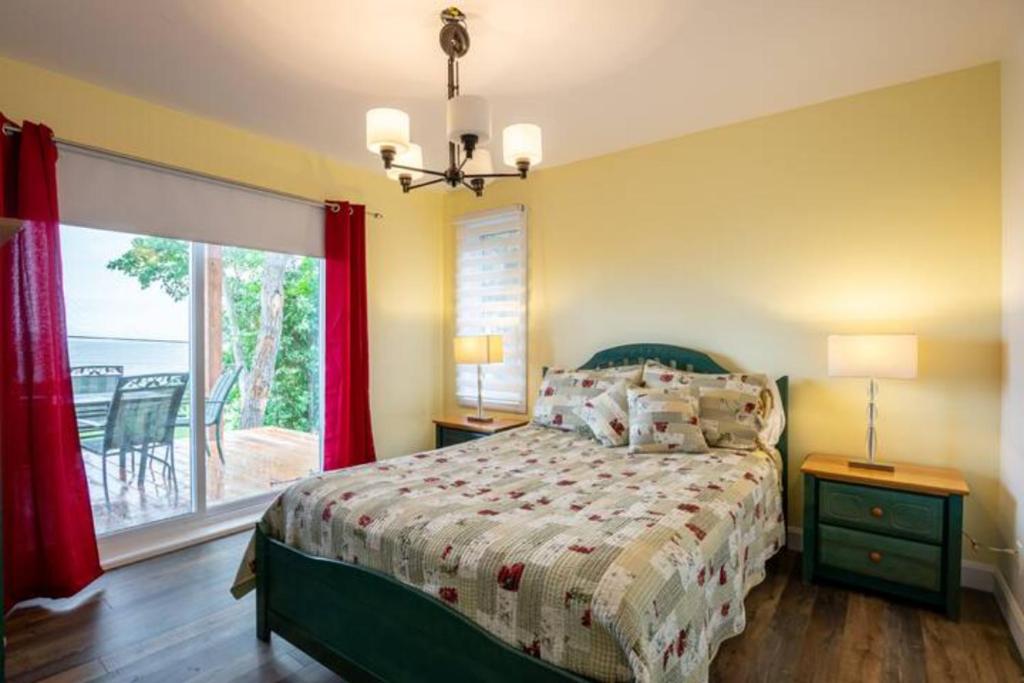 Postel nebo postele na pokoji v ubytování Les chalets labbé