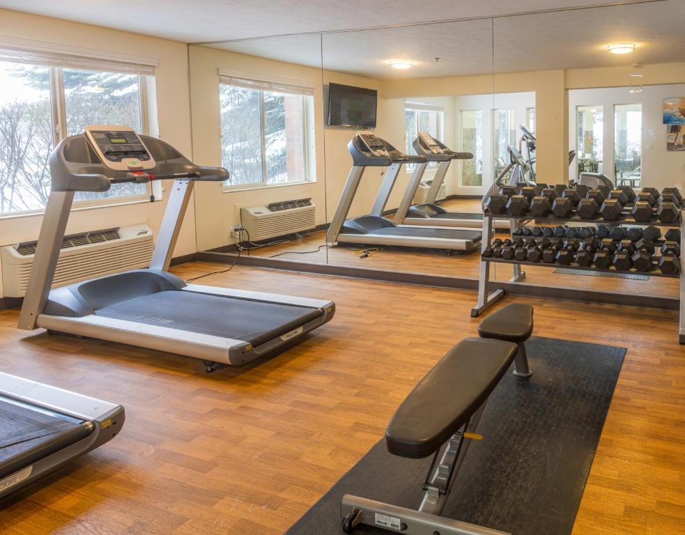 Fitness centrum a/nebo fitness zařízení v ubytování Comfort Inn & Suites