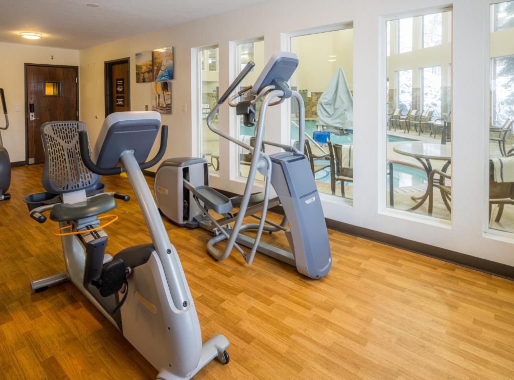 Fitness centrum a/nebo fitness zařízení v ubytování Comfort Inn & Suites