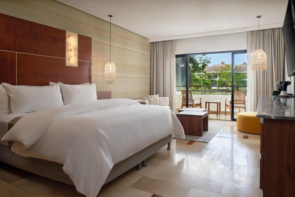 Кровать или кровати в номере The Westin Reserva Conchal, an All-Inclusive Golf Resort & Spa