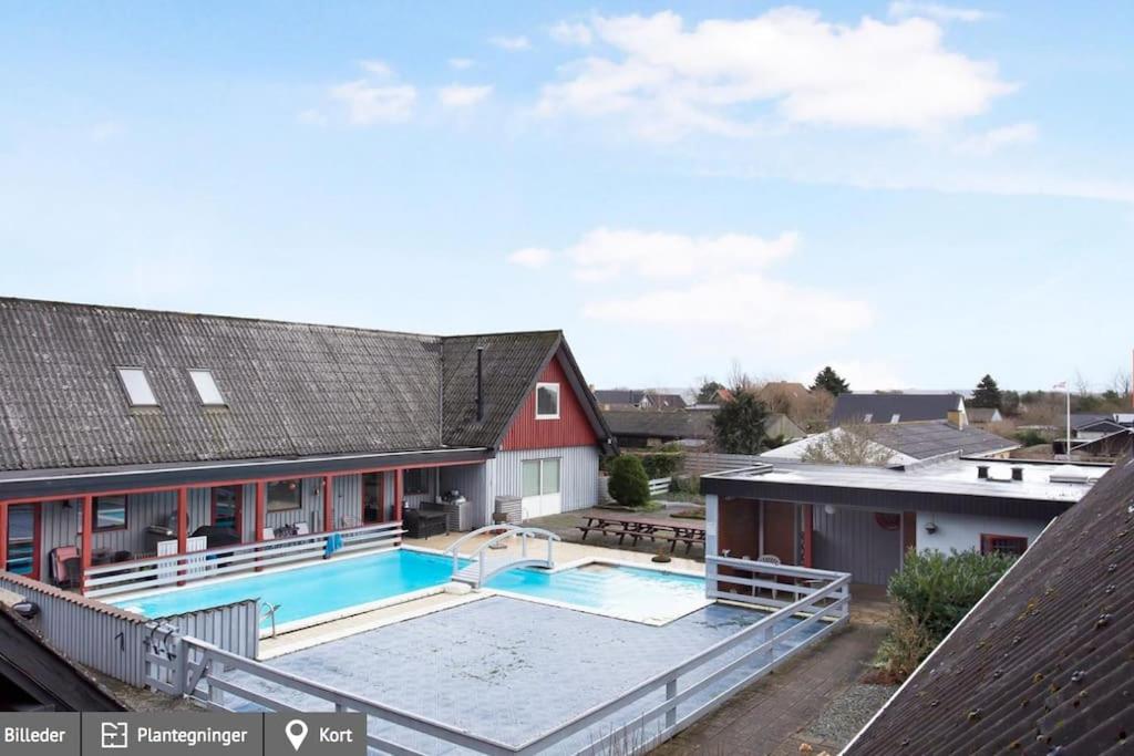 an aerial view of a house with a swimming pool at Lejlighed med tagterrasse, have og pool. in Vipperød