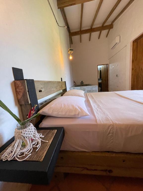 Postel nebo postele na pokoji v ubytování Finca Hotel el Valhalla