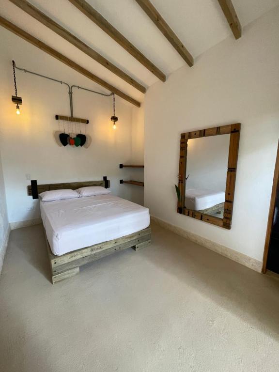 Postel nebo postele na pokoji v ubytování Finca Hotel el Valhalla