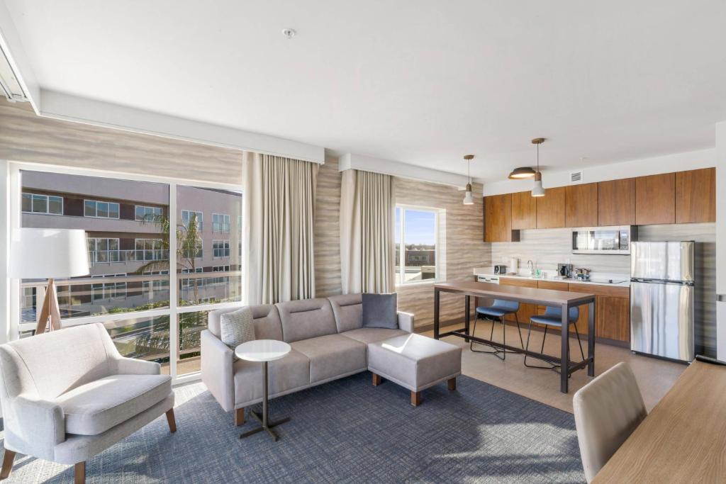 Residence Inn by Marriott Marina del Rey - Signature, 1 Bedroom Suite, 1 King, Water View