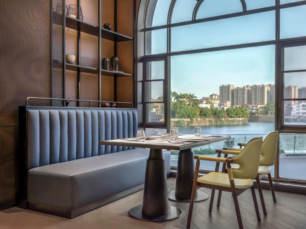 Posezení v ubytování Four Points by Sheraton Yangjiang City Center