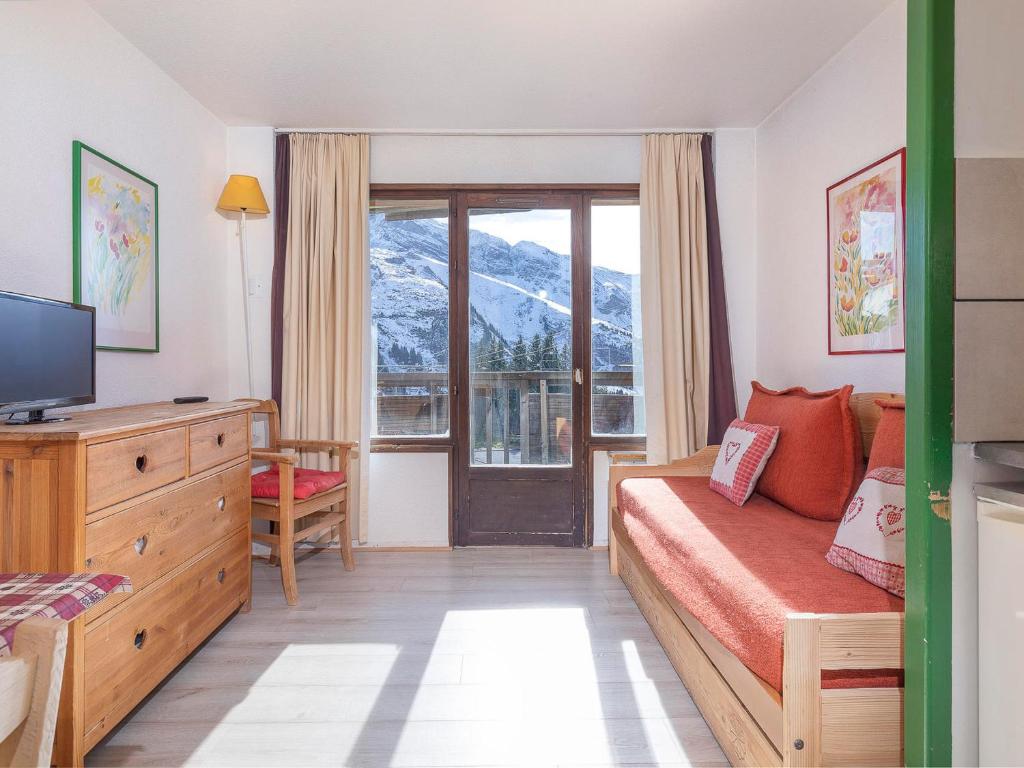 a bedroom with a bed and a tv and a window at Studio Avoriaz, 1 pièce, 4 personnes - FR-1-314-270 in Morzine