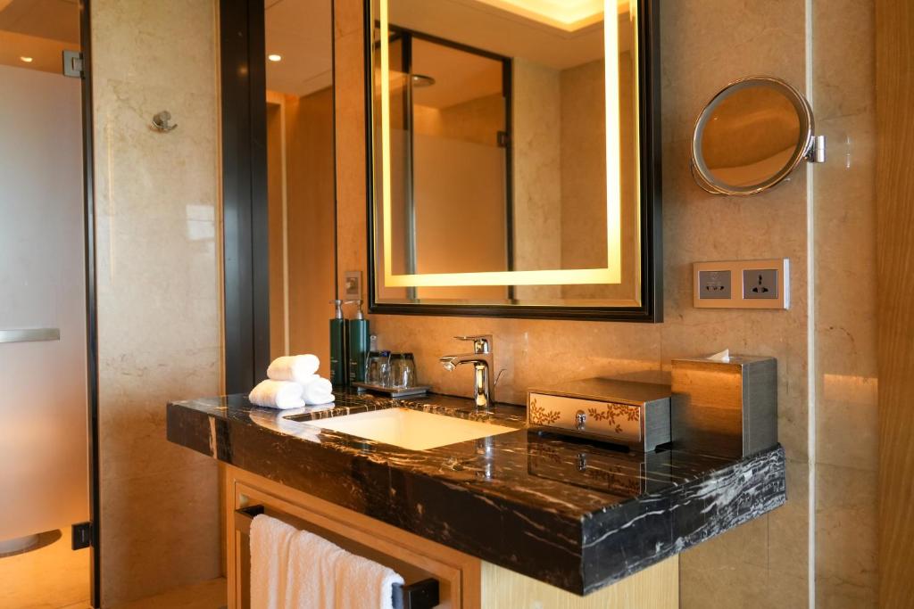 DoubleTree by Hilton Hotel Anshun - Habitación Premium Con Vista Al Lago