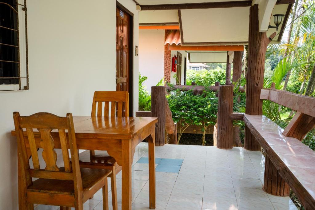 Zahrada ubytování Lanta School Beach Resort
