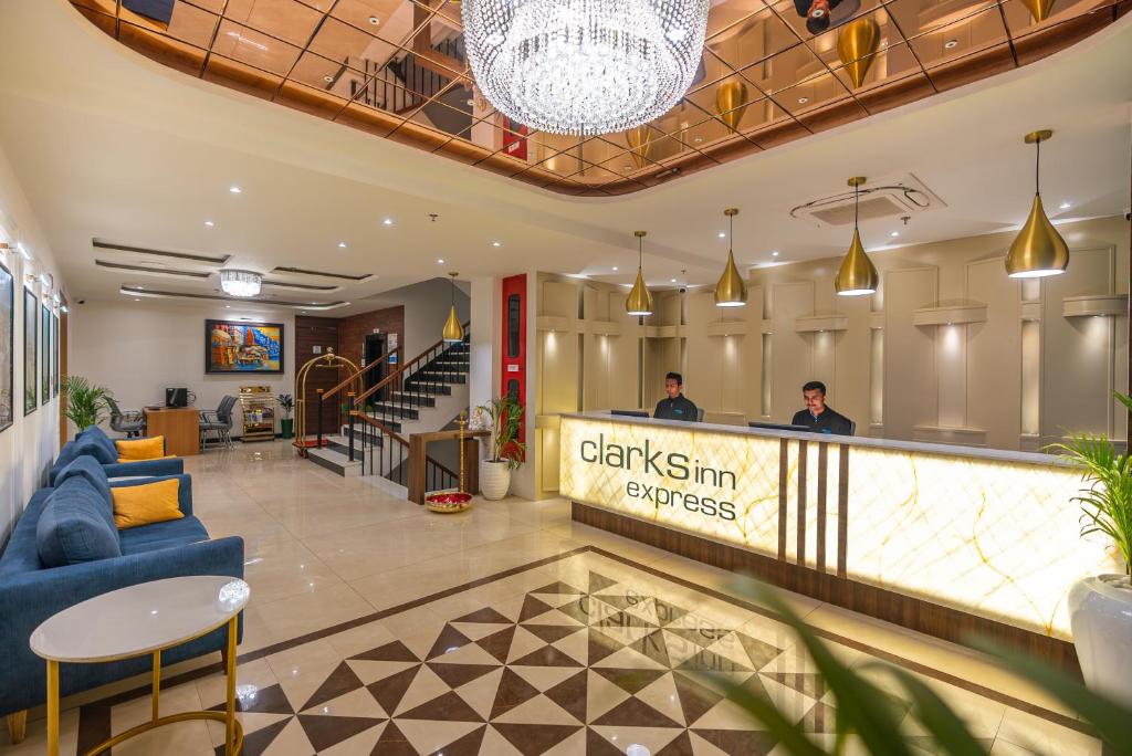 Ruang duduk di Clarks inn Express Ayodhya