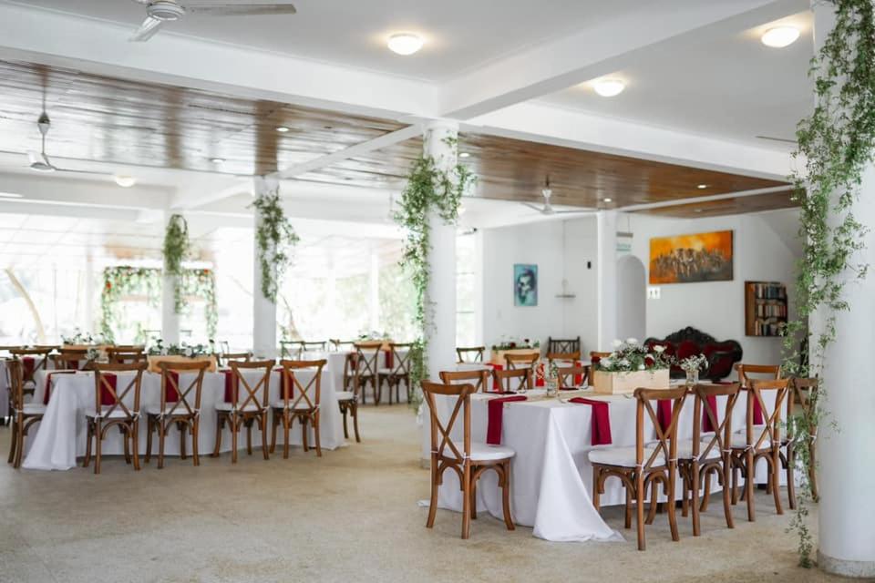 Restaurace v ubytování Sumadai Beach Hotel