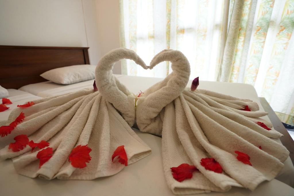 Postel nebo postele na pokoji v ubytování Sumadai Beach Hotel