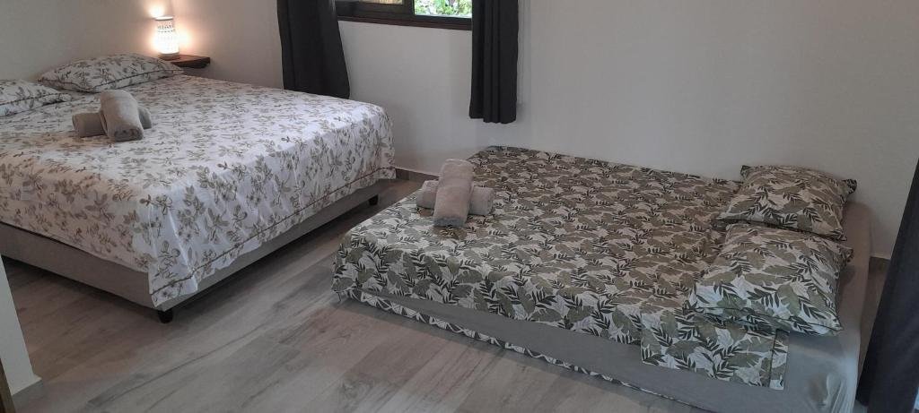 Postel nebo postele na pokoji v ubytování Kahaia Lodge