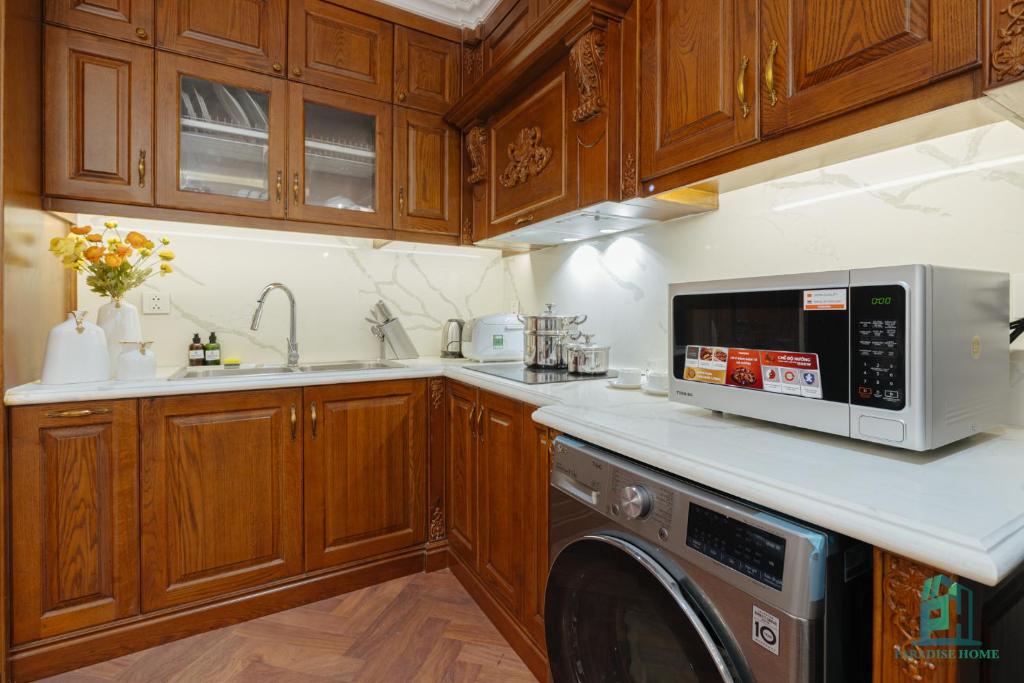 Kuchyň nebo kuchyňský kout v ubytování Luxe Paradise Suite Hotel Trich Sai