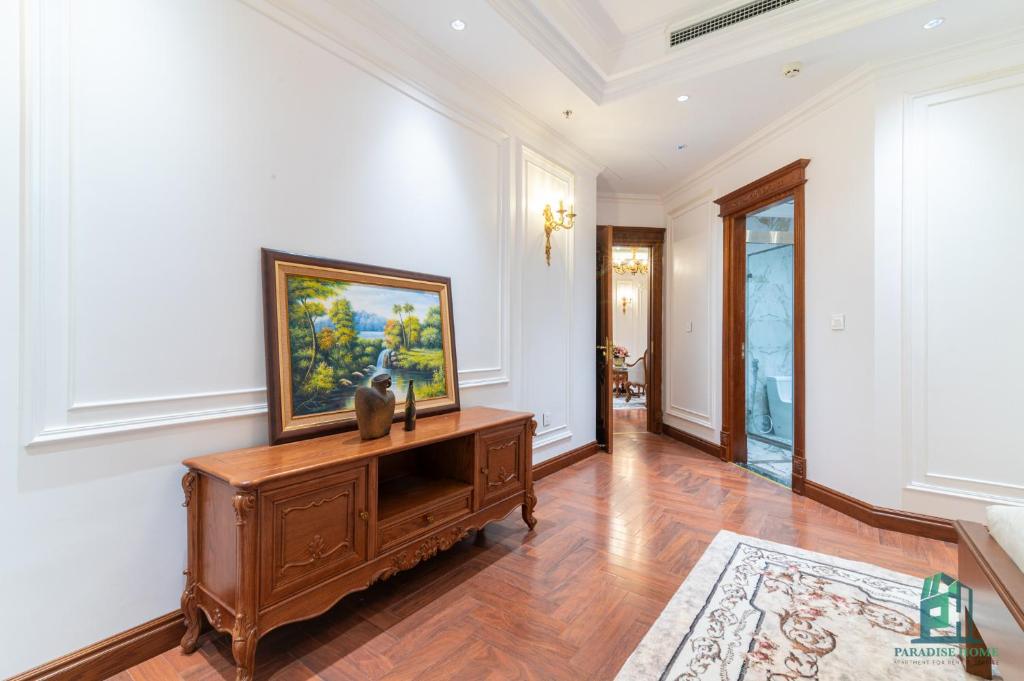 TV a/nebo společenská místnost v ubytování Luxe Paradise Suite Hotel Trich Sai