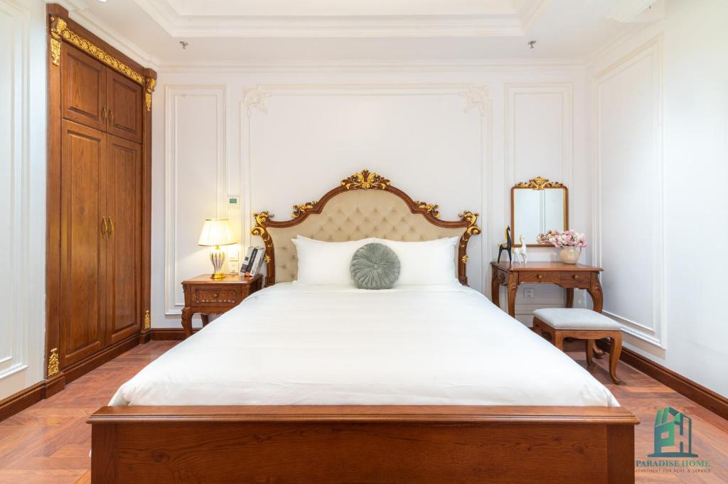 Postel nebo postele na pokoji v ubytování Luxe Paradise Suite Hotel Trich Sai