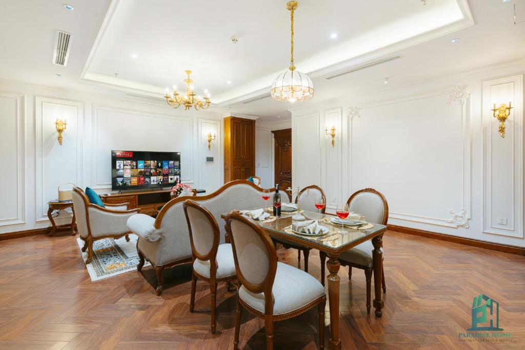 TV a/nebo společenská místnost v ubytování Luxe Paradise Suite Hotel Trich Sai